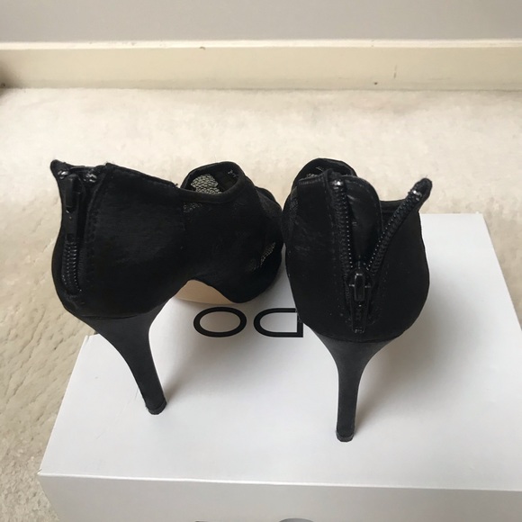 Open Toe Black Lace Shoes - Picture 3 of 5